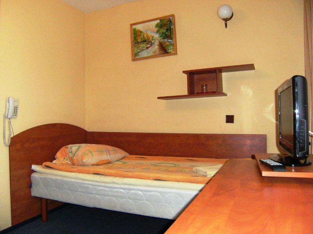 Hotel Lech Gniezno Room photo