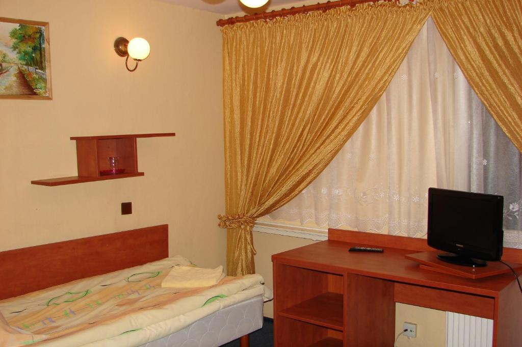 Hotel Lech Gniezno Room photo